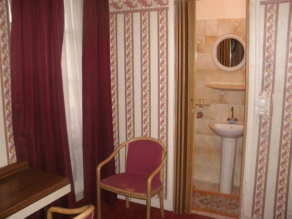 **  Hotel Saint Pierre Paris France